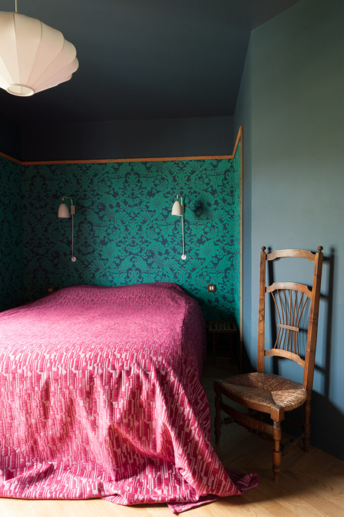 chambre monacale-couleur-rénovation-falaise